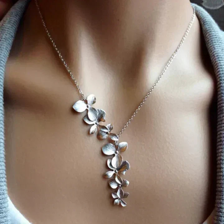 Vintage Silver Floral Necklace - Renate