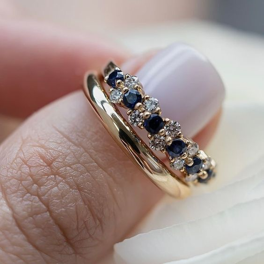 Elegant Vintage Gold Ring with Blue Zirconia